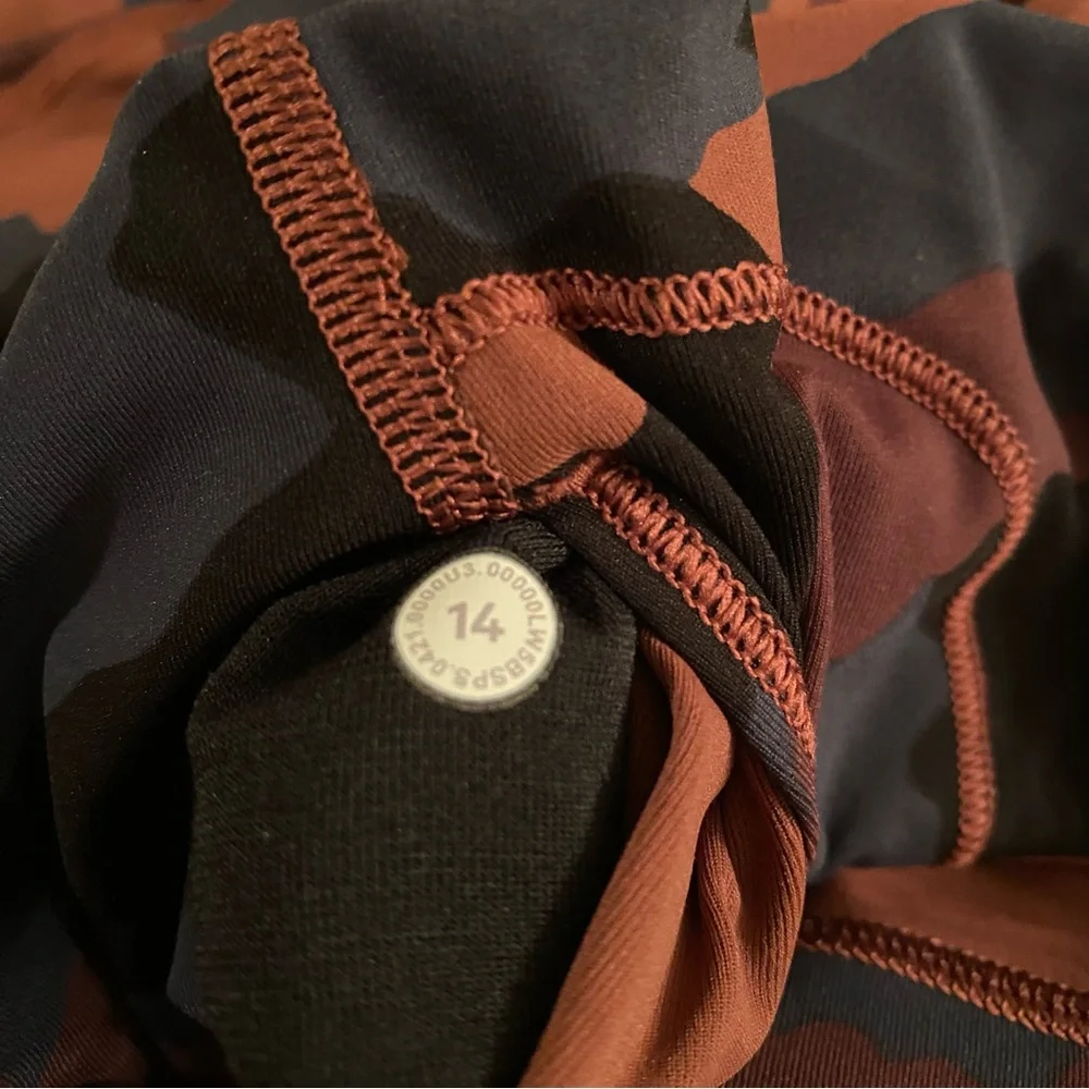 Lululemon Women’s Wunder Under Camouflage Leggings Size 14 Burgundy/Blue EUC